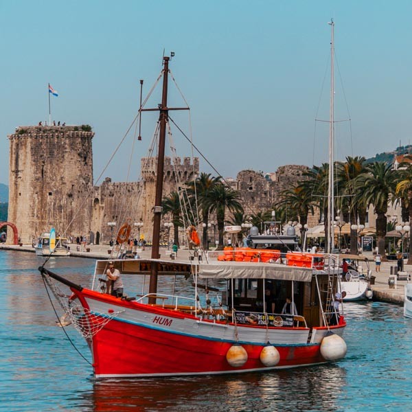 Rent a ship for big groups