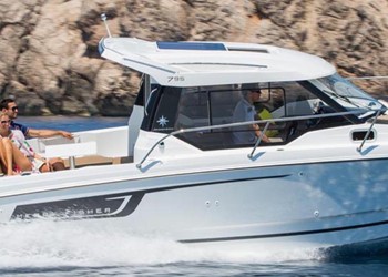 Hire a boat, big or small, open or closed? We have everything – check out our offer. Rent a boat at Eos